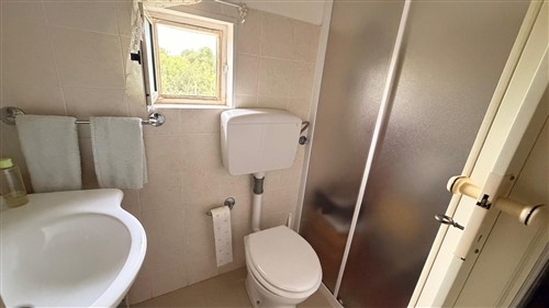 Trullo Con Alcove Con Bagno e Angolo Cottura.Terreno di 4.000 mq.